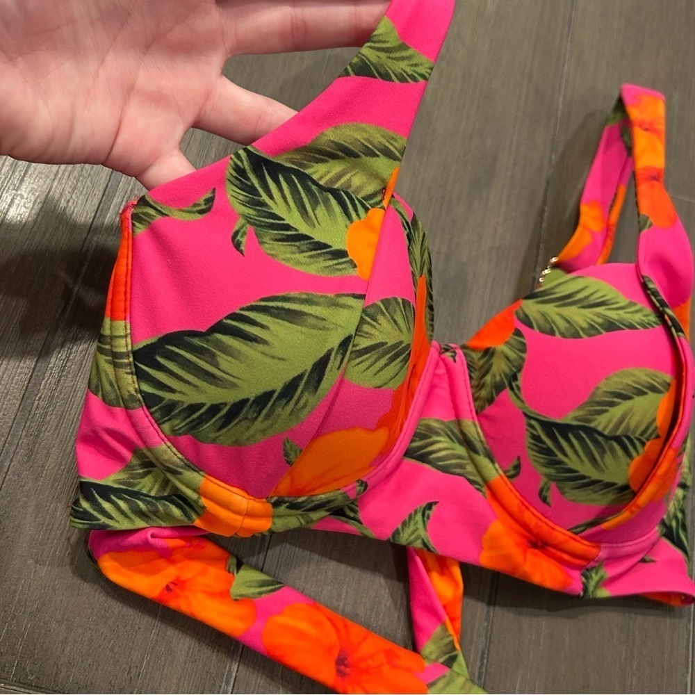 BEACH RIOT BIKINI SET!! - Picture 11 of 16